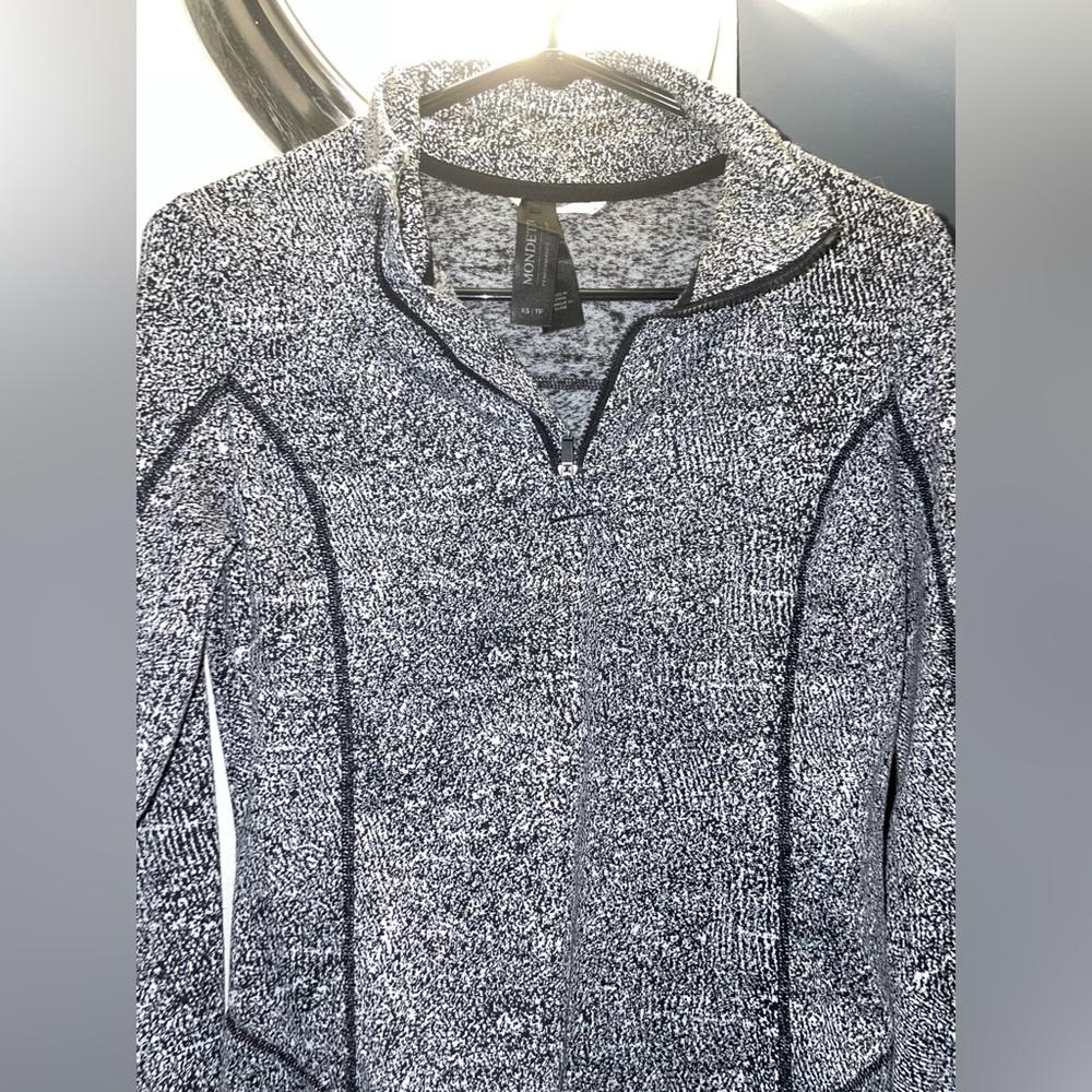 MONDETTA HALF ZIP WORKOUT JACKET.